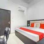 Oyo 71106 A K Regency