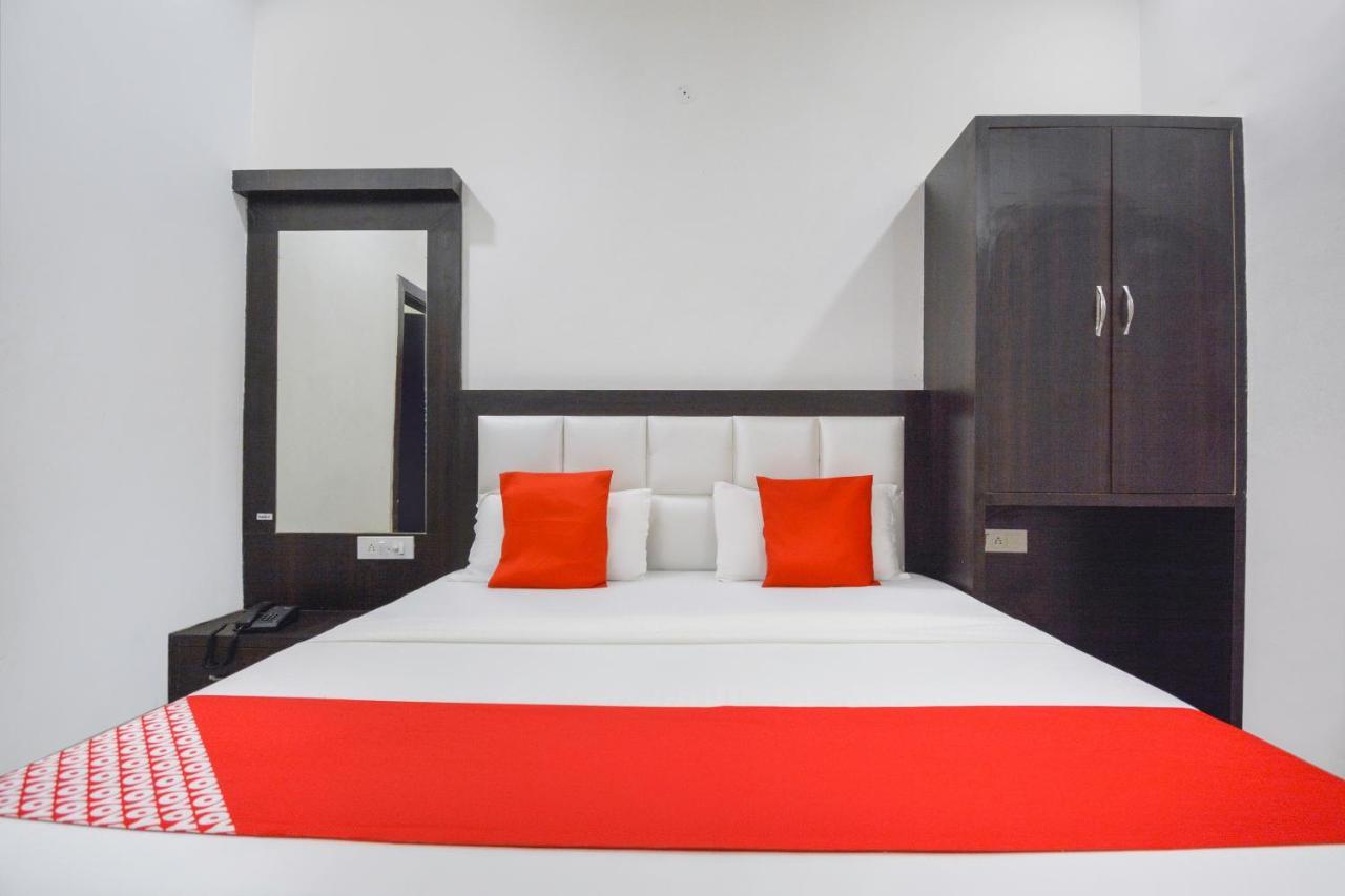 Oyo 71106 A K Regency 3*