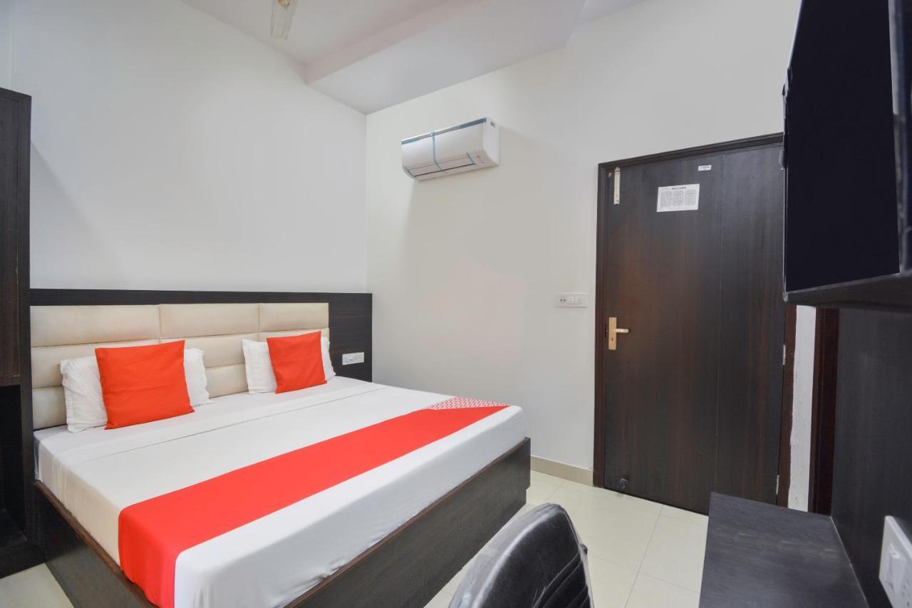 Oyo 71106 A K Regency