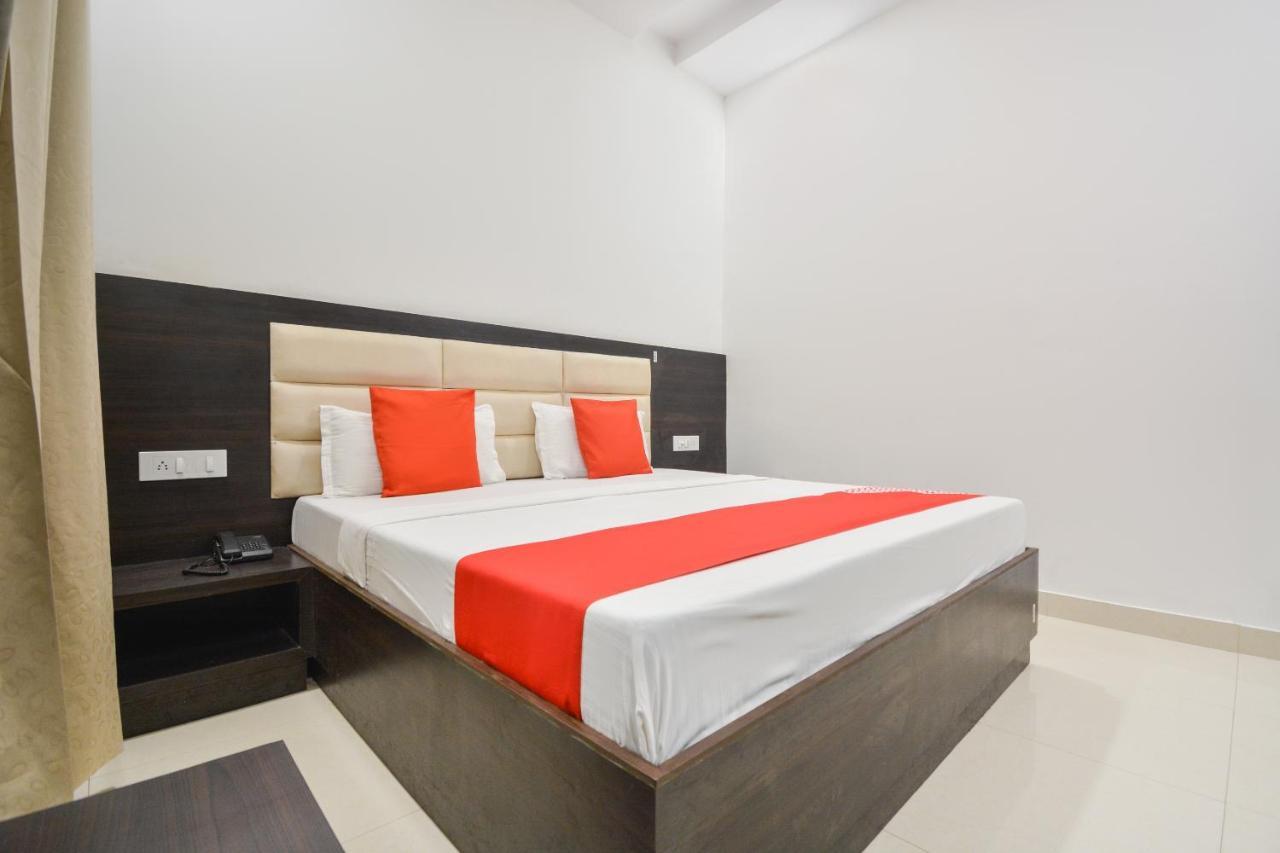 Oyo 71106 A K Regency Hotel 3*